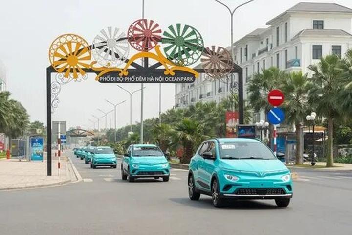 Nội dung: Mùa hè đang đầy vui vẻ với những xu hướng mới, và Huda Ice Twist đang chinh